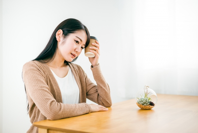 生理周期に悩む女性
