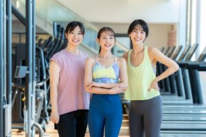 ジムで筋トレと有酸素運動をした女性